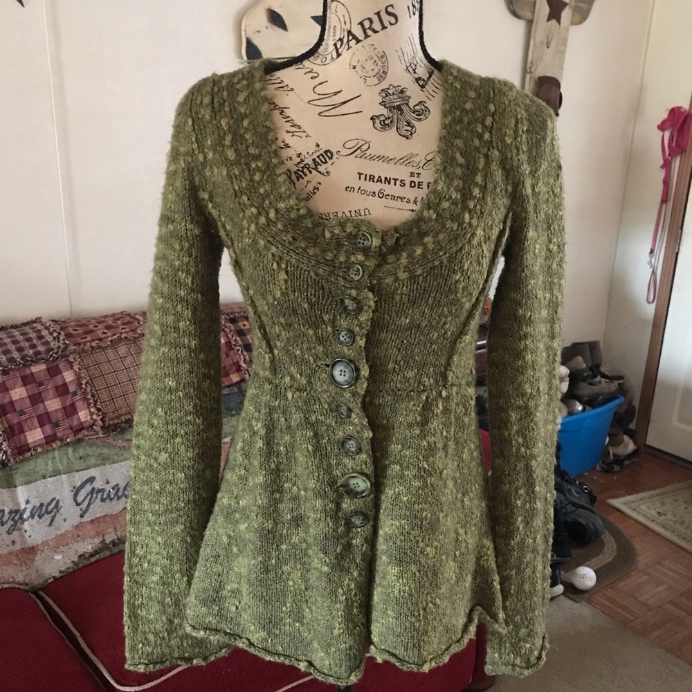 BKE SWEATER SIZE LARGE